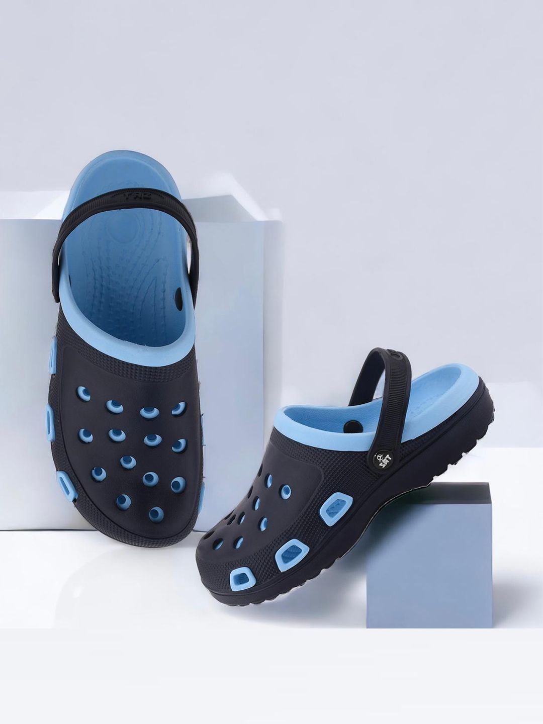BAESD Men Colourblocked Clogs