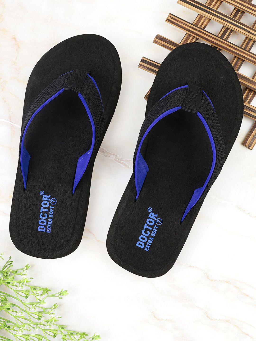 DOCTOR EXTRA SOFT Men Printed Anti Skid Thong Flip-Flops