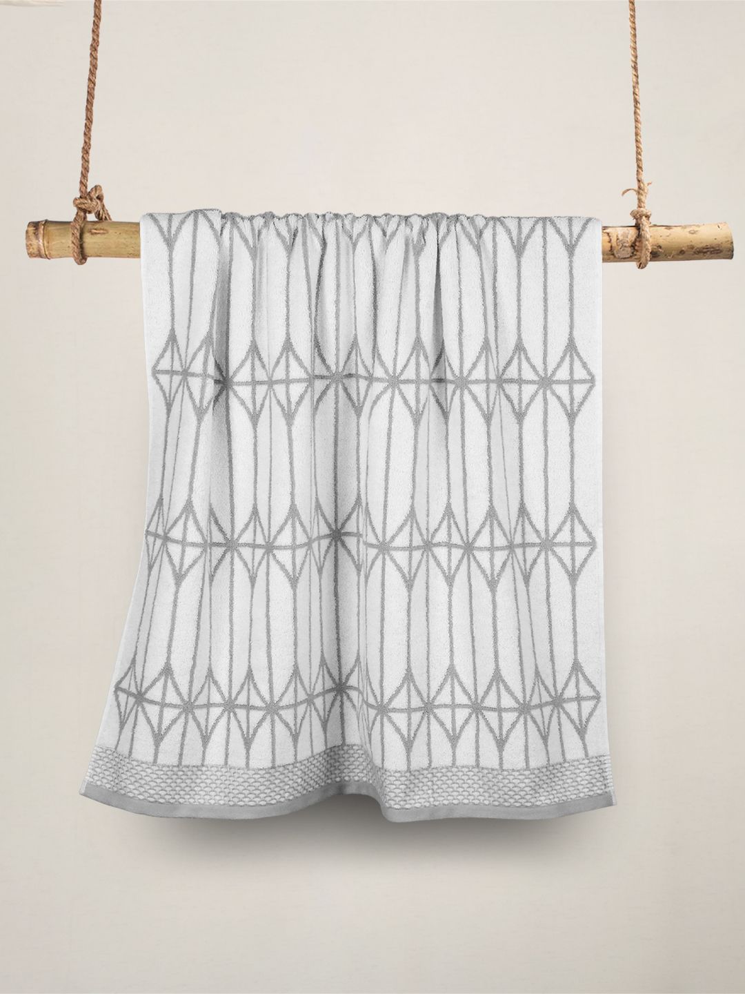 MYTRIDENT Grey & White Printed Pure Cotton 500 GSM Bath Towel