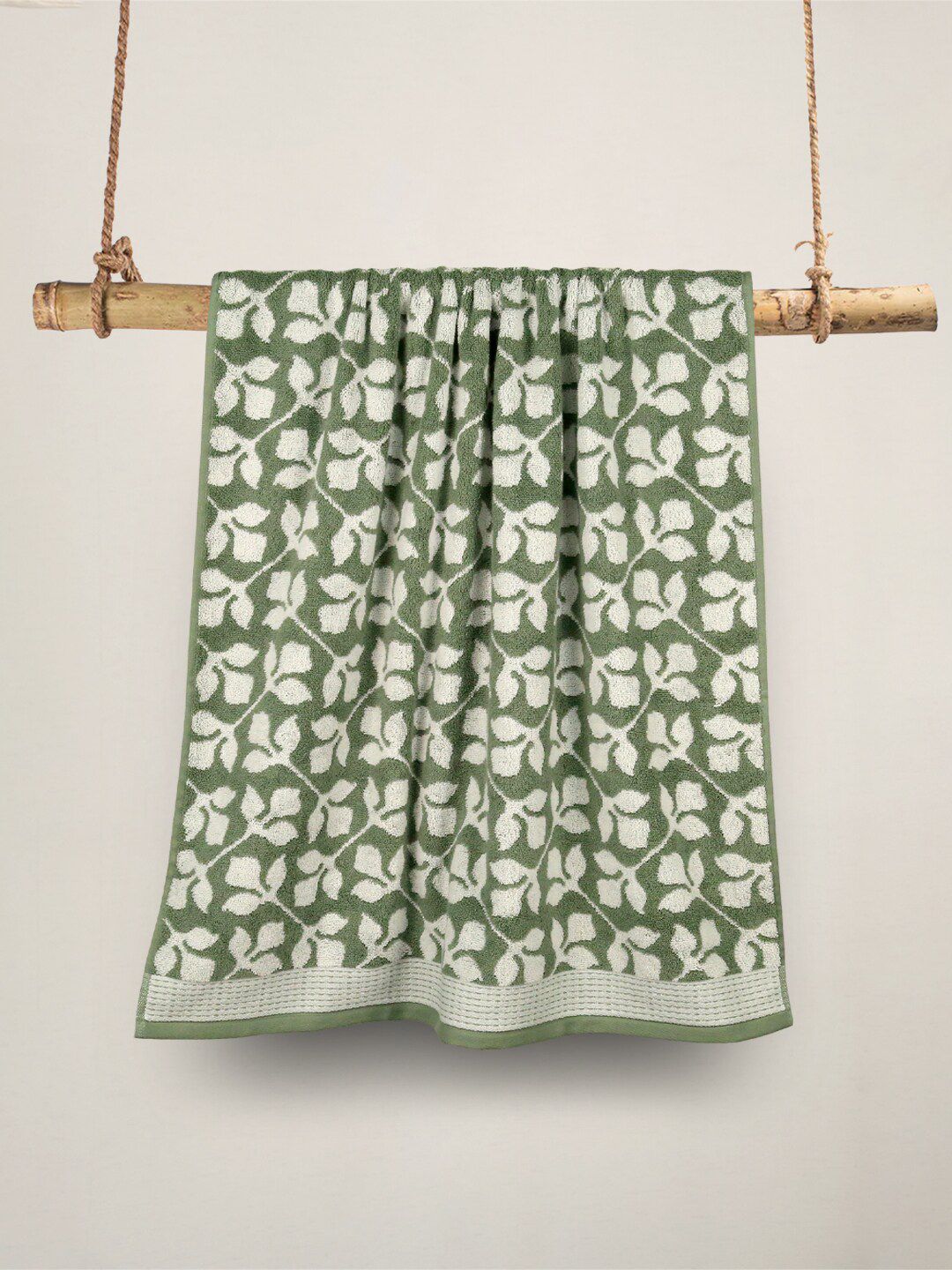 MYTRIDENT Green & White Printed Cotton 500 GSM BathTowel