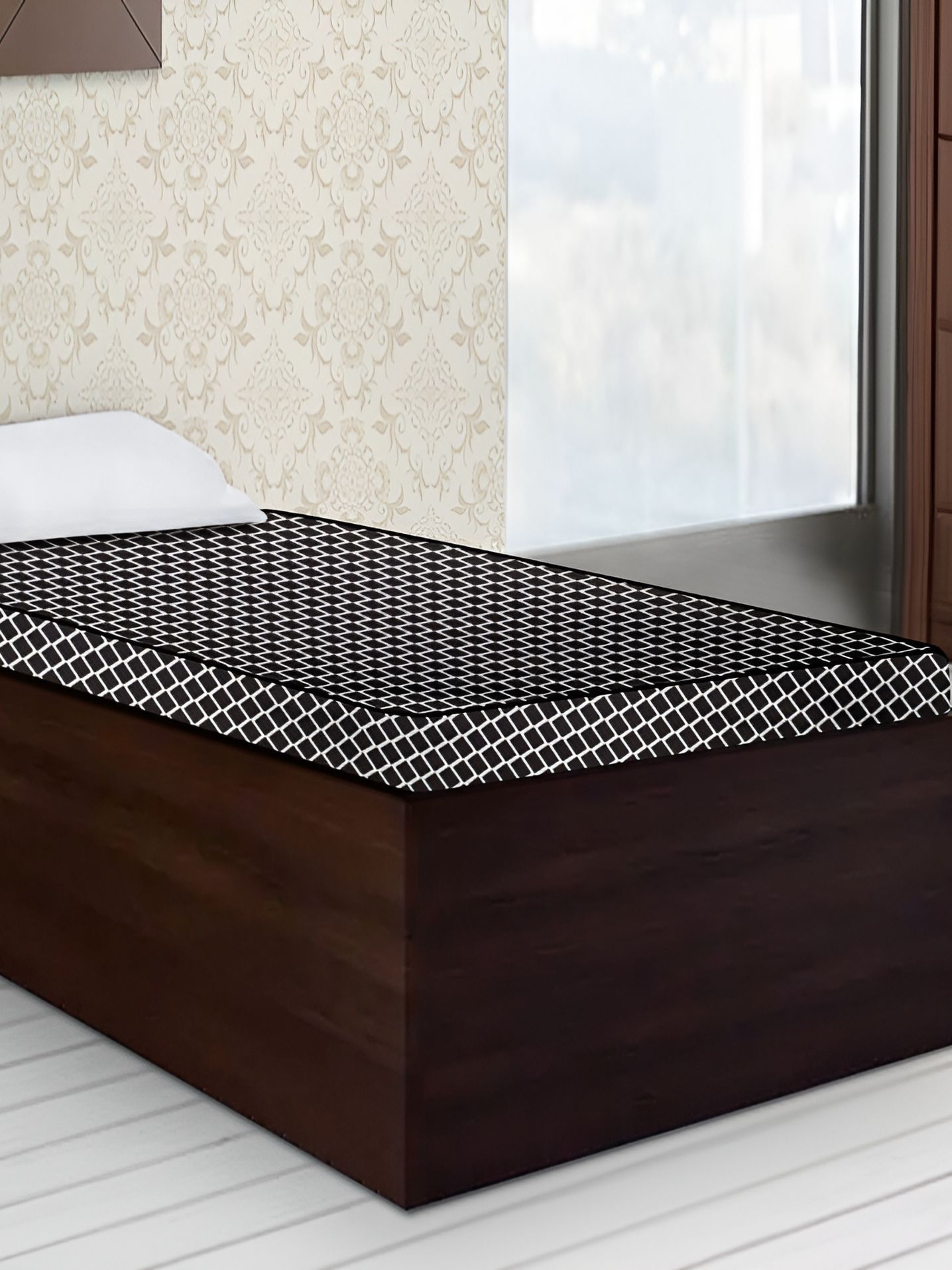 Stylista Black & White Cotton Water Resistant Elastic Strap Single Mattress Protector