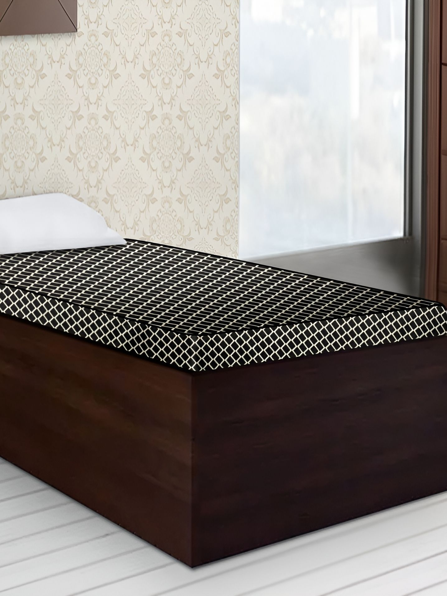 Stylista Black & White Printed Cotton Water Resistant Elastic Strap Mattress Protector