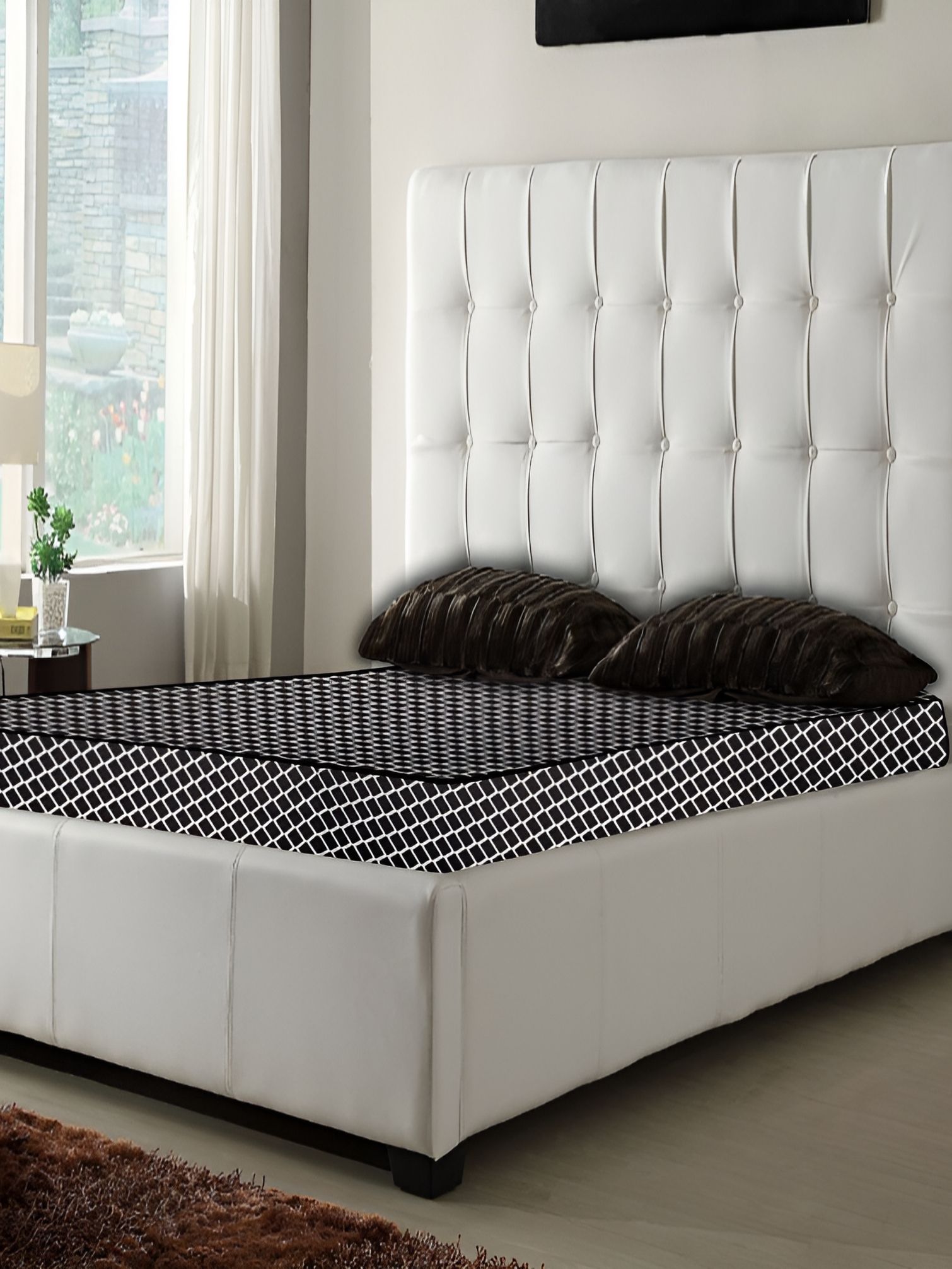 Stylista Black & White Printed Cotton Water Resistant Elastic Strap Mattress Protector
