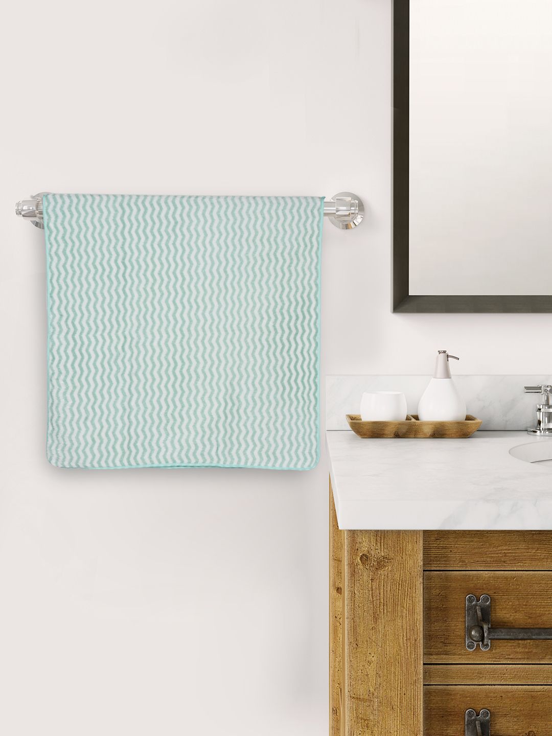 Style Shoes White & Blue Striped Super Absorbent Bath Towel