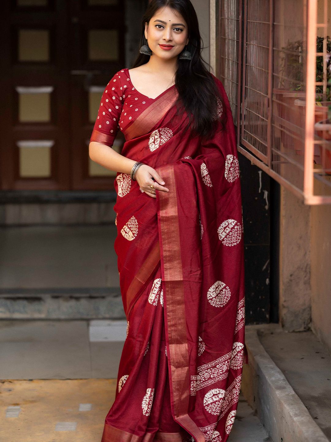 Mitera Batik Abstract Printed Cotton Zari Saree Price in India