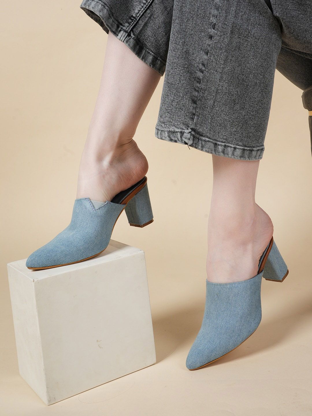 The Roadster Lifestyle Co. Blue Textured Pointed Toe Block Heeled Mules