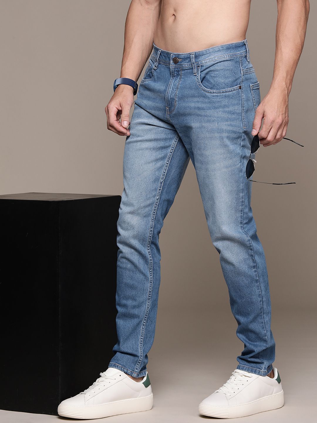 The Roadster Lifestyle Co. Men Slim Tapered Fit Light Fade Stretchable Jeans