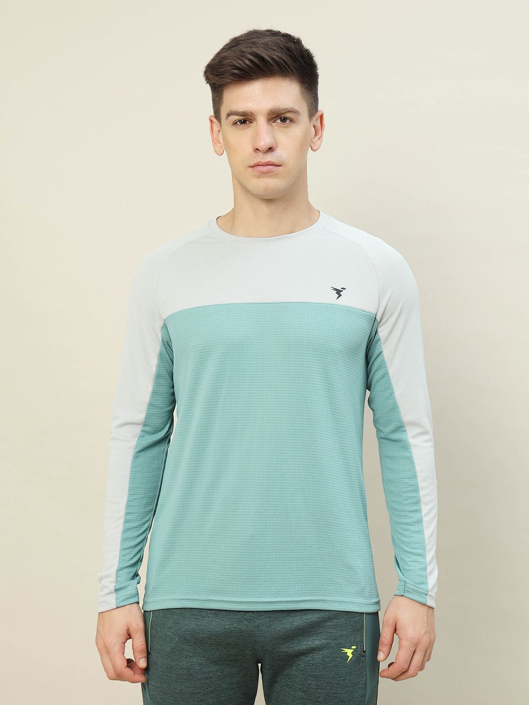 Technosport Colourblocked Slim Fit T-shirt