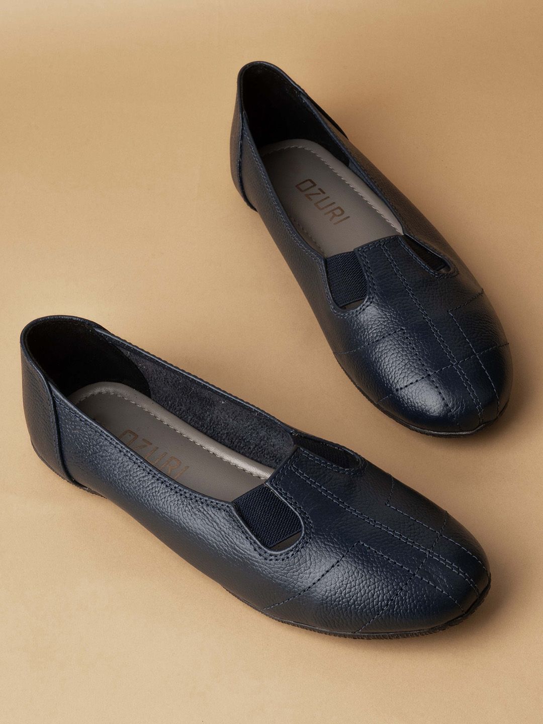 Ozuri Textured Round Toe Leather Ballerinas