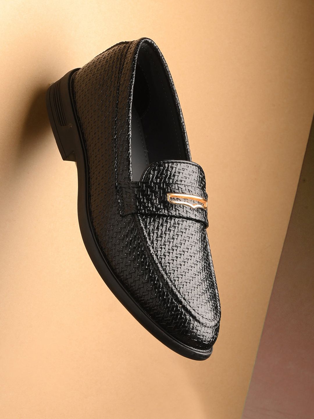 House of Pataudi Men Textured Formal Loafers