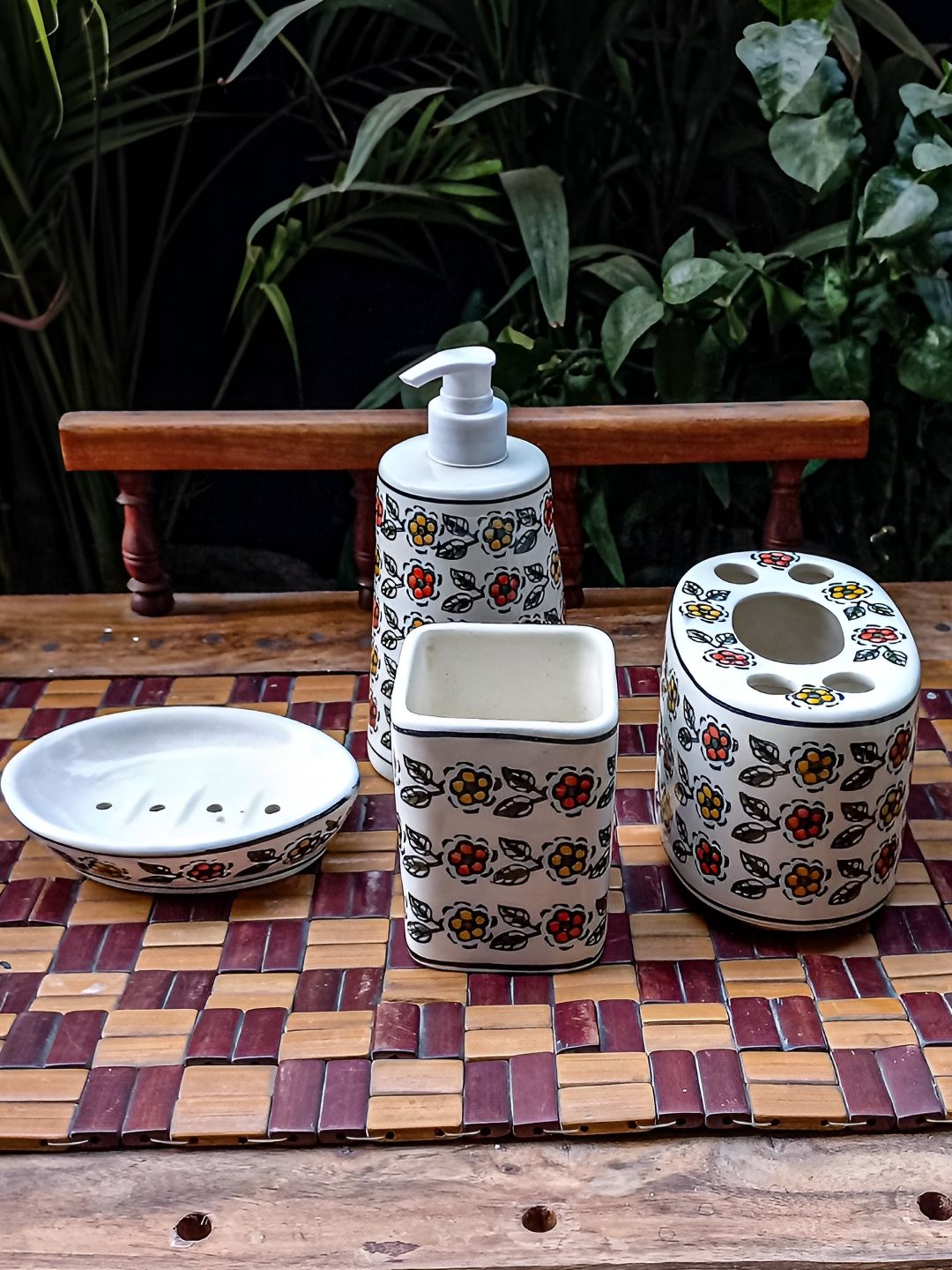 INDIA MEETS INDIA White 4 pieces Printed Ceramic Bath Accessories Set
