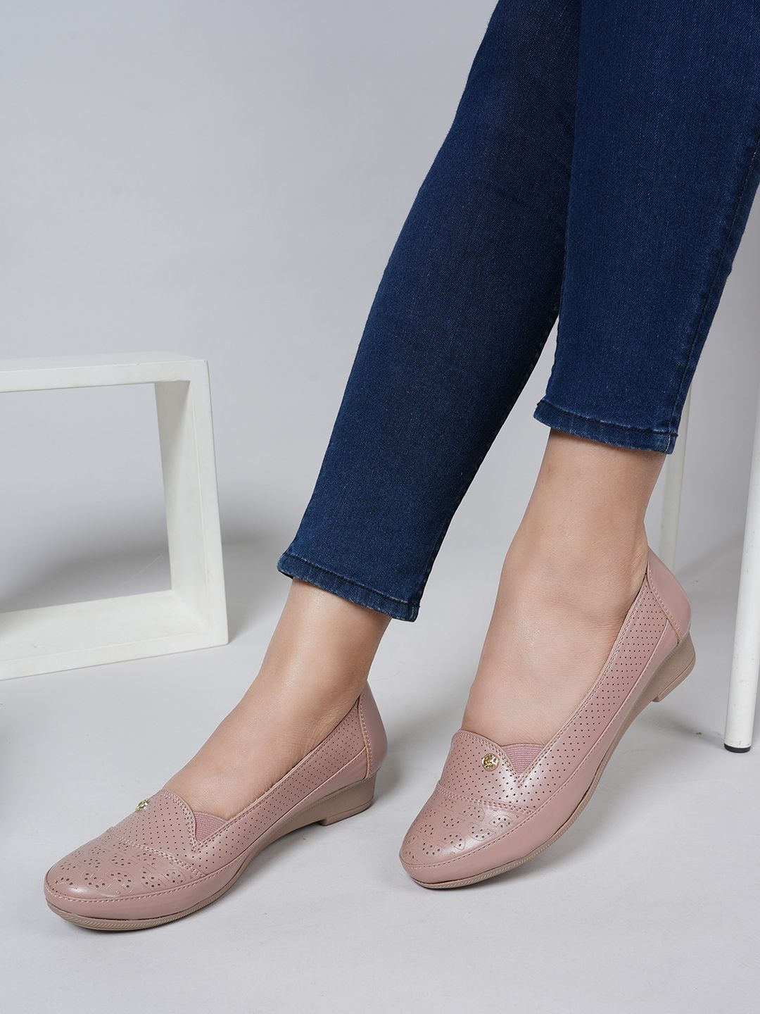 Mast & Harbour Textured Round Toe Wedge Pumps