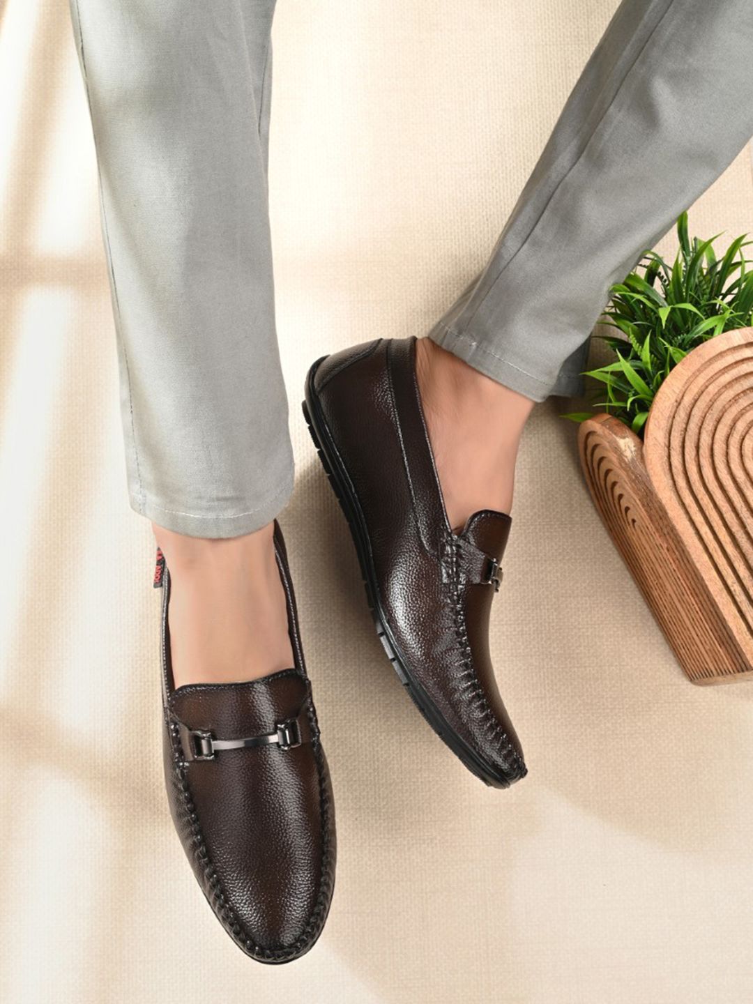 KARADDI Men Textured Round Toe Loafers