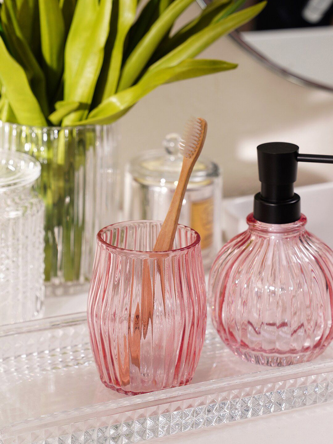 Pure Home and Living Pink Glass Textured Toothbrush Holder