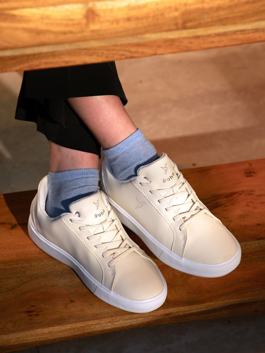 YOHO Women Blinc Hands Free Sneakers