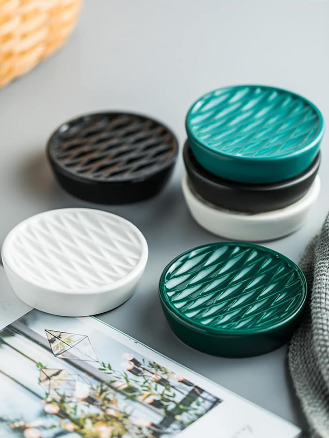 Kuber Industries Green Textured Ceramic Soap Dish
