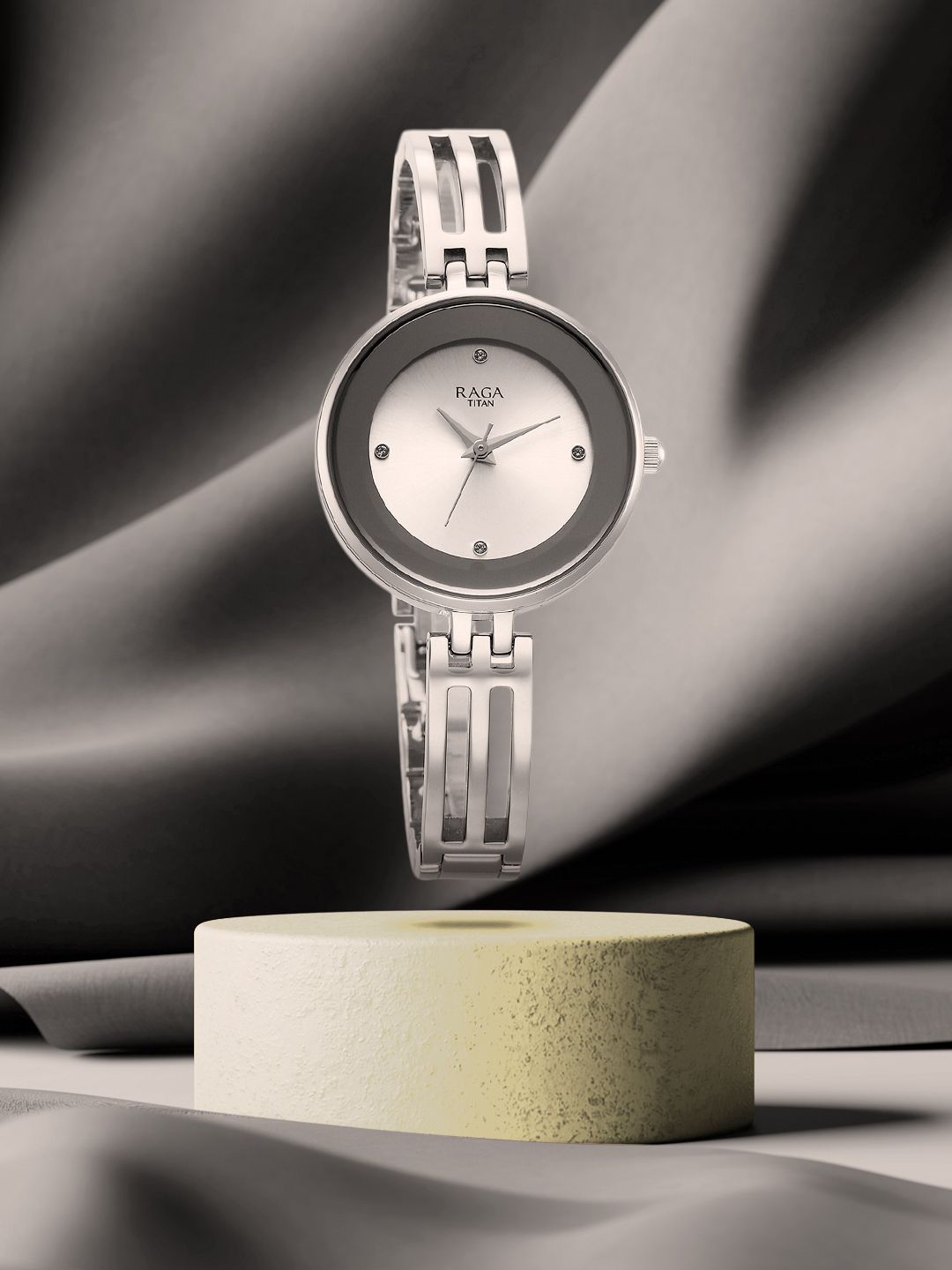 Titan Raga Titan Raga Showstopper Quartz Analog With Silver Dial Watch For Women - Nt95264sm01