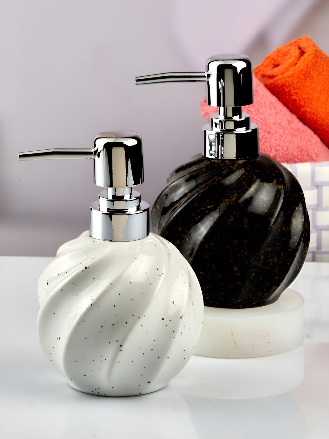 Kookee Black & Silver Toned 2 Pieces Abstract Ceramic Soap Dispenser 250 ml