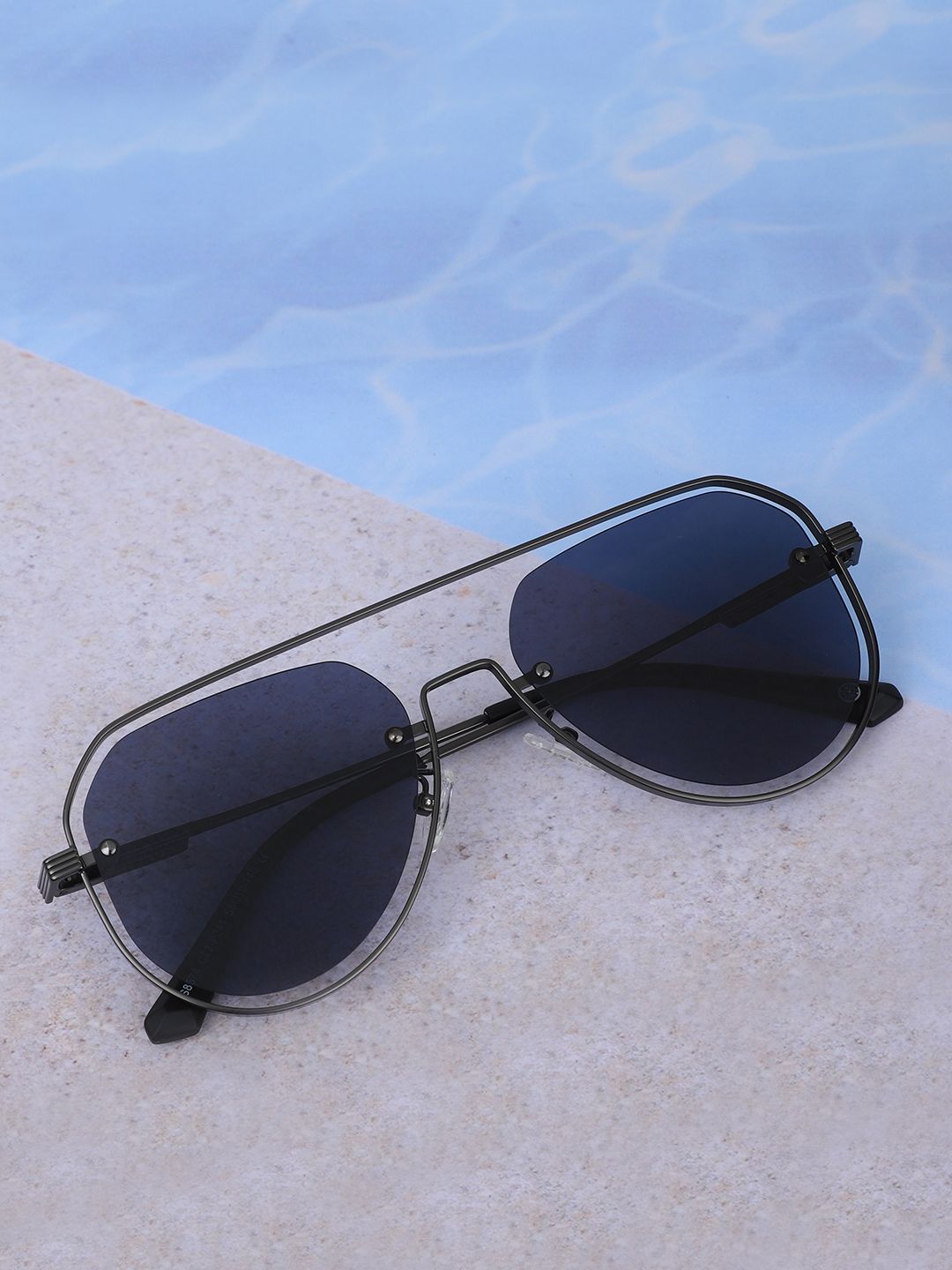 Carlton London Men Premium Oversized Sunglasses with Polarised Lens CLSM302