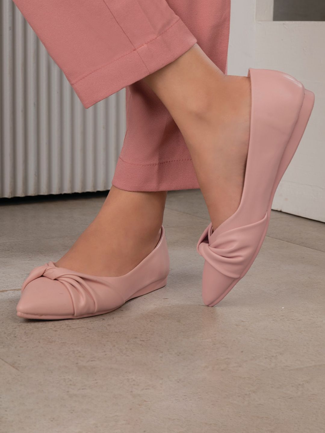 Tresmode Textured Pointed Toe Ballerinas