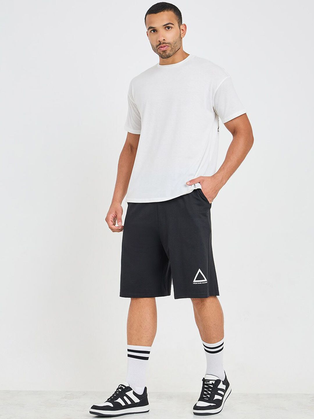 Styli Men Black Solid Oversized Athleisure Shorts With Drawstring Closure