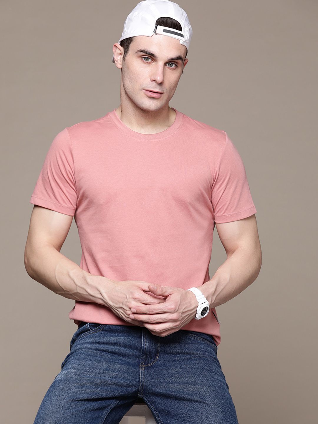 The Roadster Lifestyle Co. Men Solid T-shirt