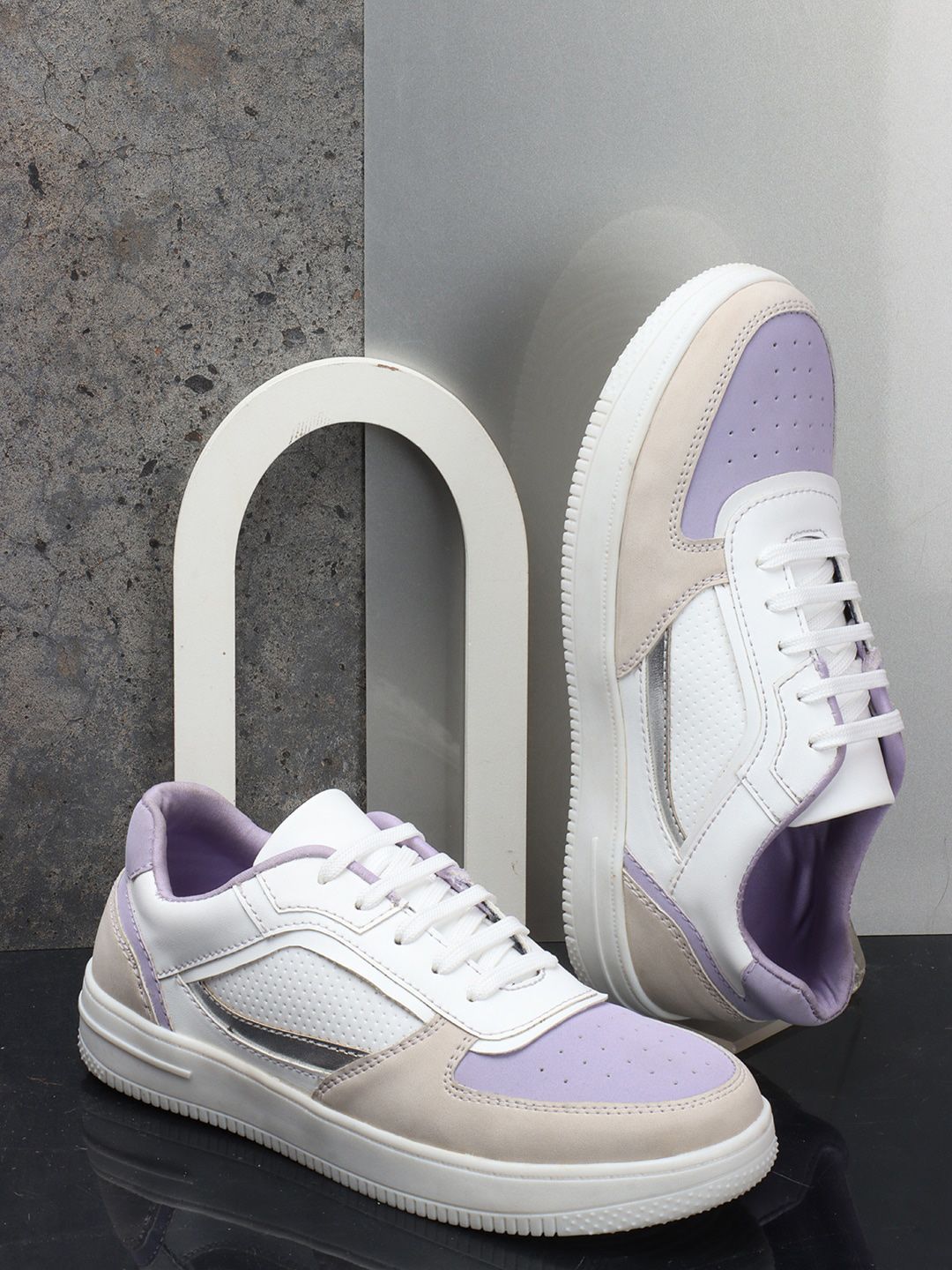 The Roadster Lifestyle Co. Women White Colourblocked Lace-Up Sneakers