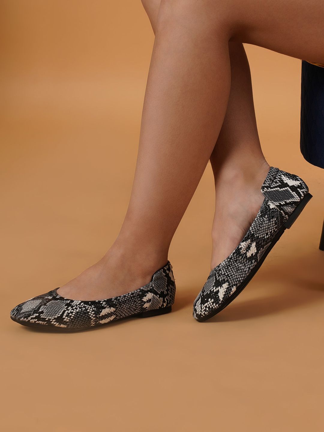 Sherrif Shoes Printed Round Toe Ballerinas