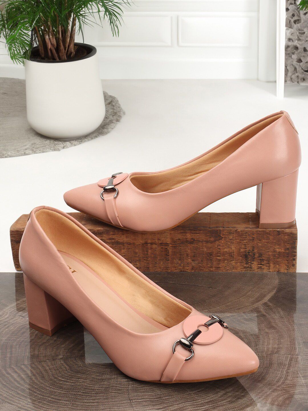 Carlton London Party Block Pumps with Bows