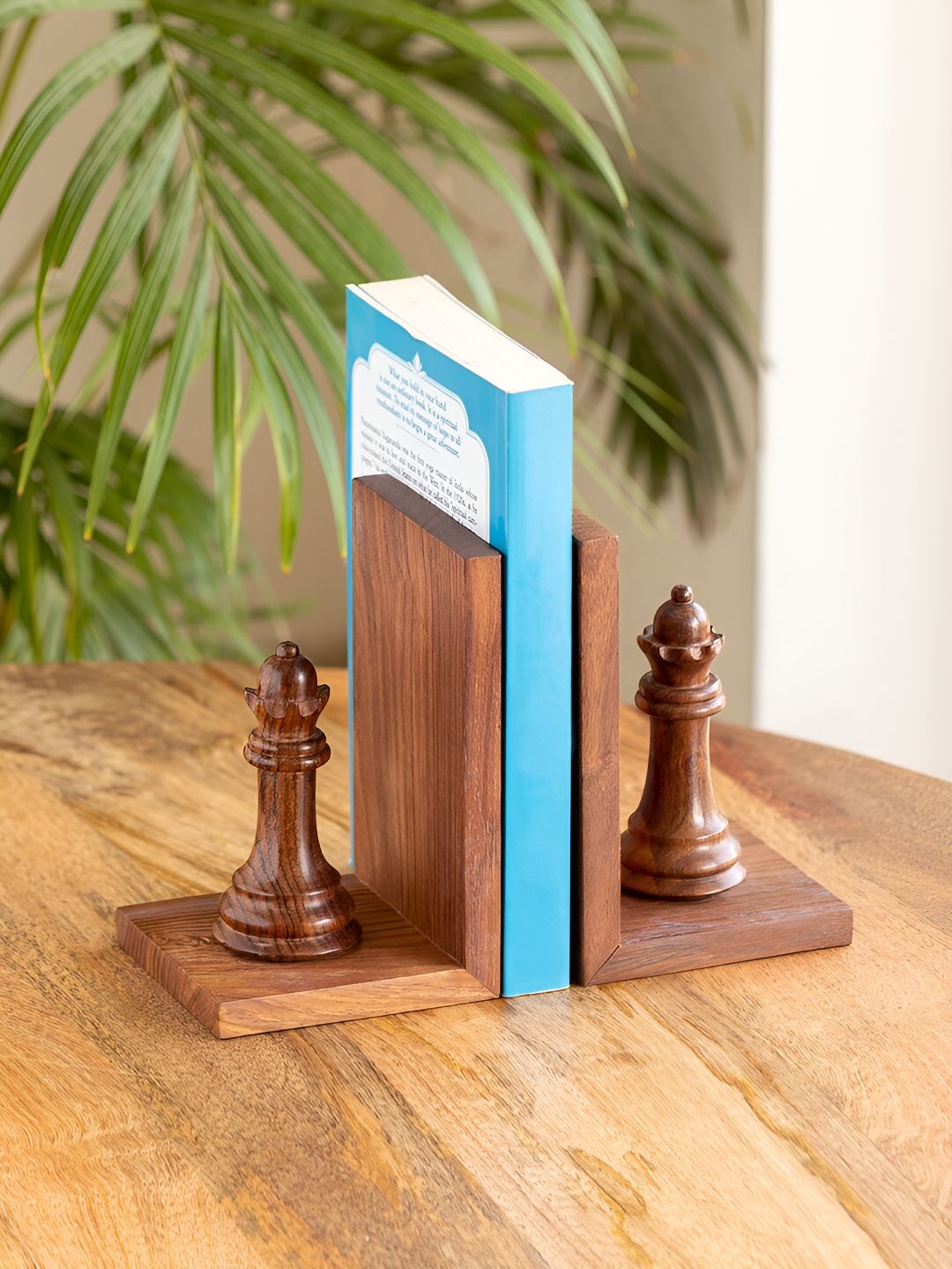 ExclusiveLane Brown Chess Queen Wooden Organiser Book Ends