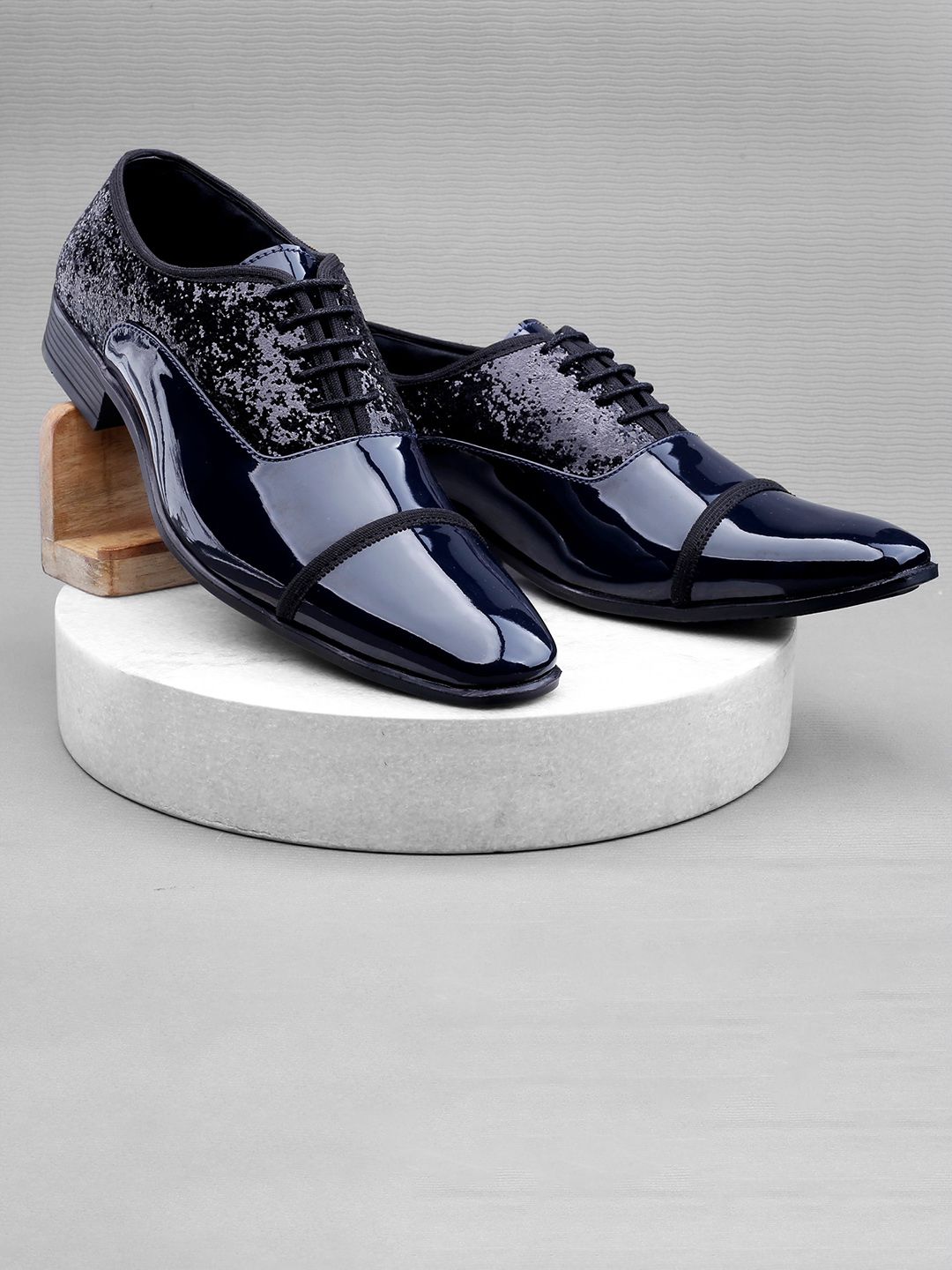 INVICTUS Men Blue Glitter Patent Oxford Lace-Up Party Wear Shoes