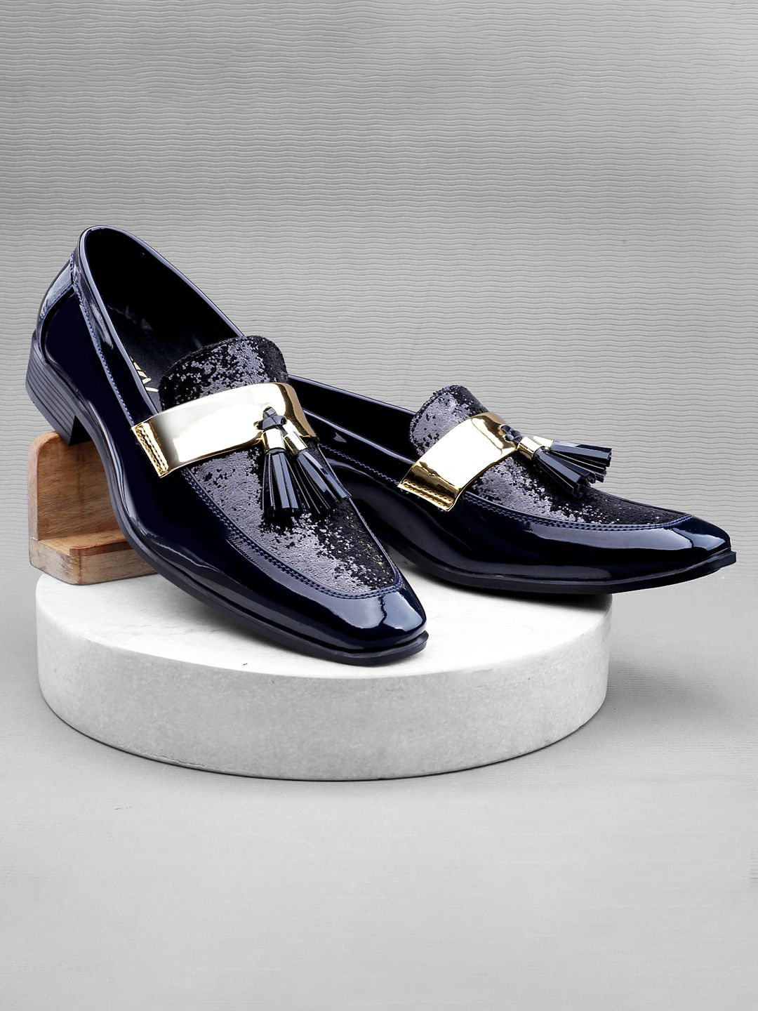 INVICTUS Men Bue Glitter Patent Tassel Slip-On Formal Wear Loafer Shoes