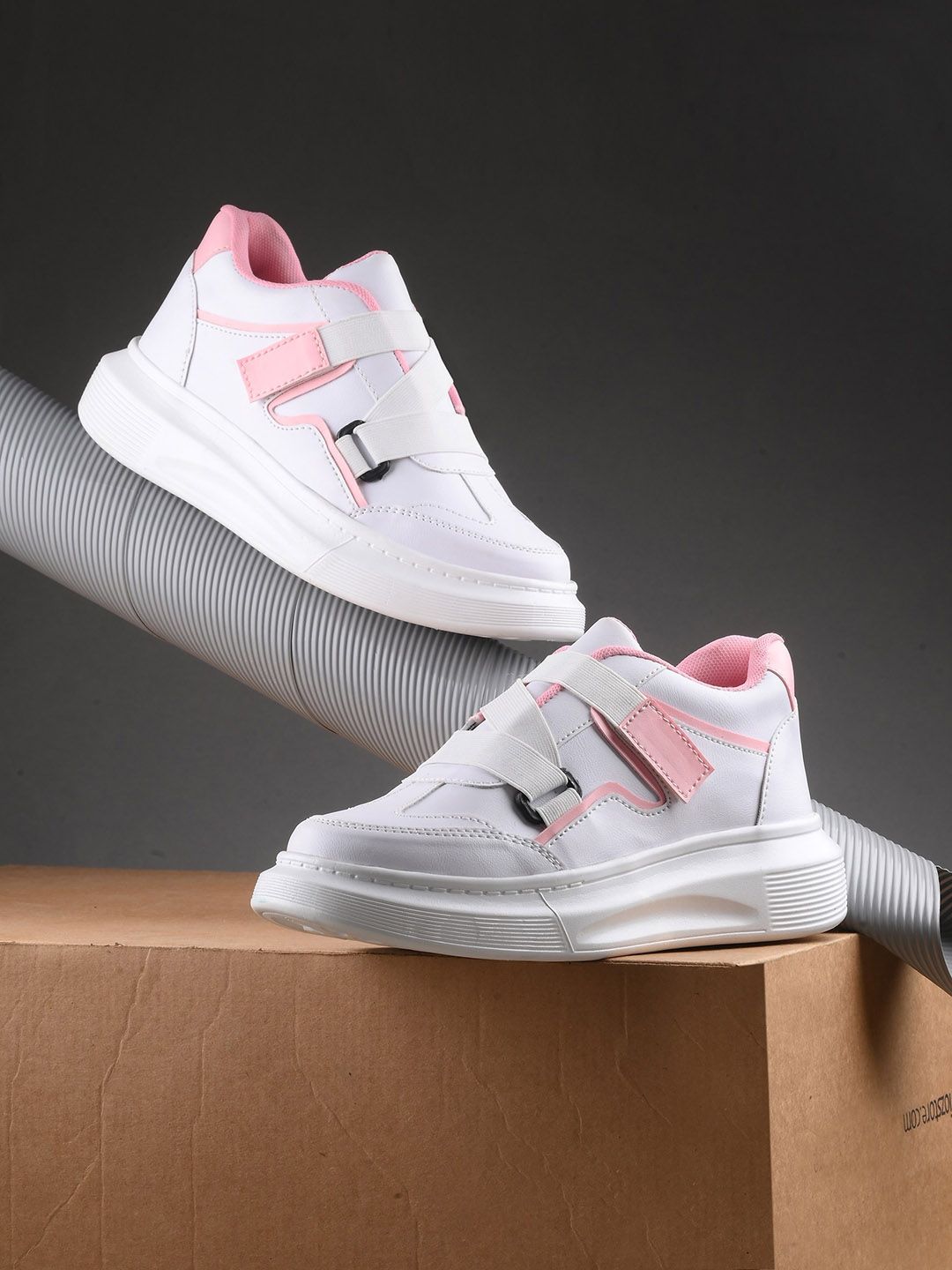 The Roadster Lifestyle Co. Women Pink Colourblocked Lightweight Casual Sneakers