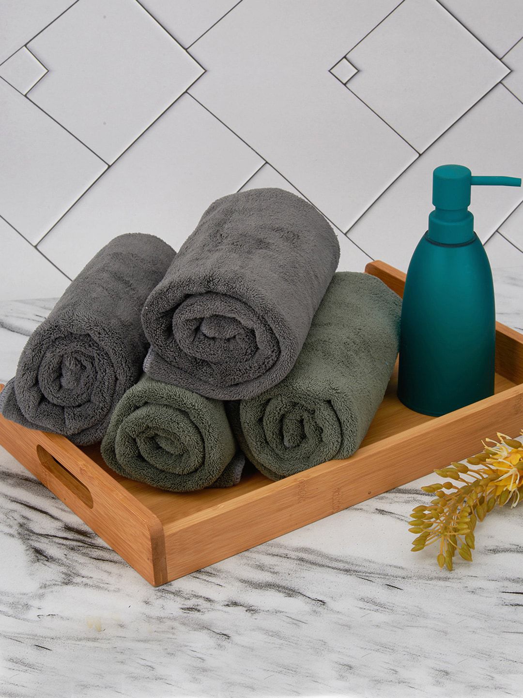 Aura Grey 2 Pieces Absorbent UltraSoft Anti-Fade 650 GSM Printed Bath Towels