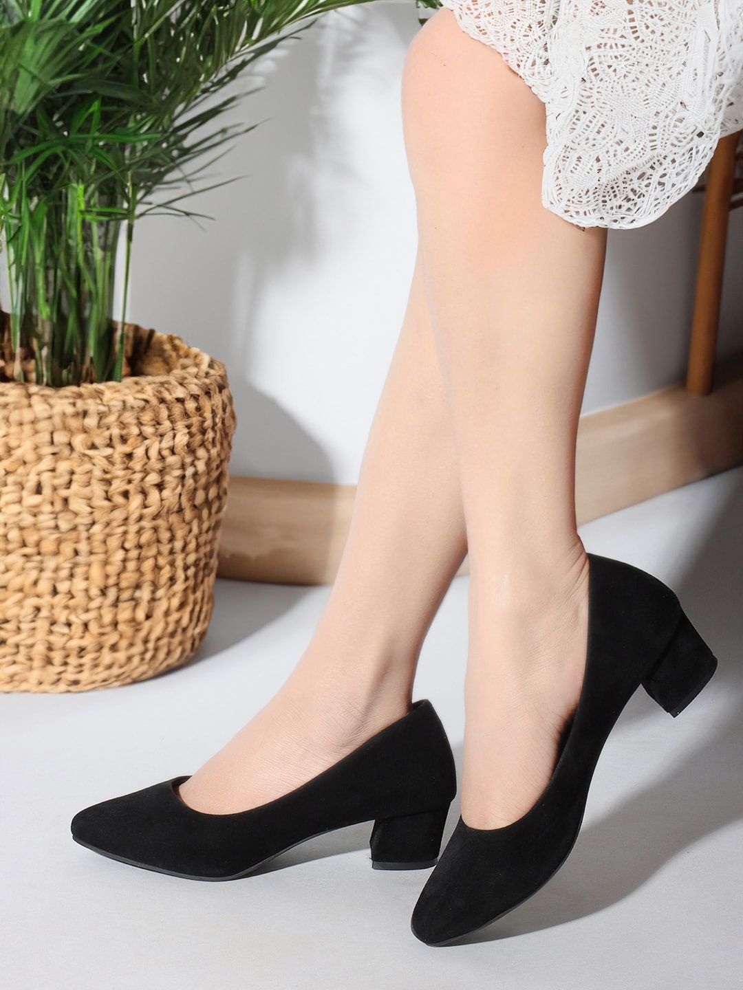 ICONICS ICONICS Pointed Toe Block Heel Pumps