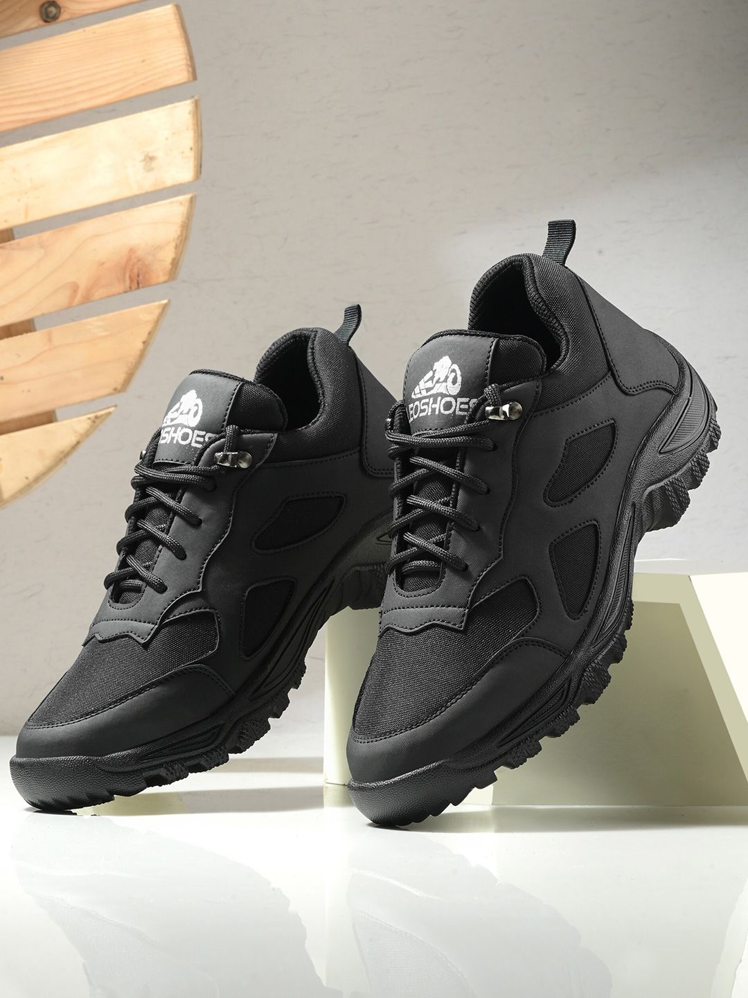 Leo's Fitness Shoes Leo's Fitness Shoes Men Textured Canvas Lace-Up Trekking Shoes