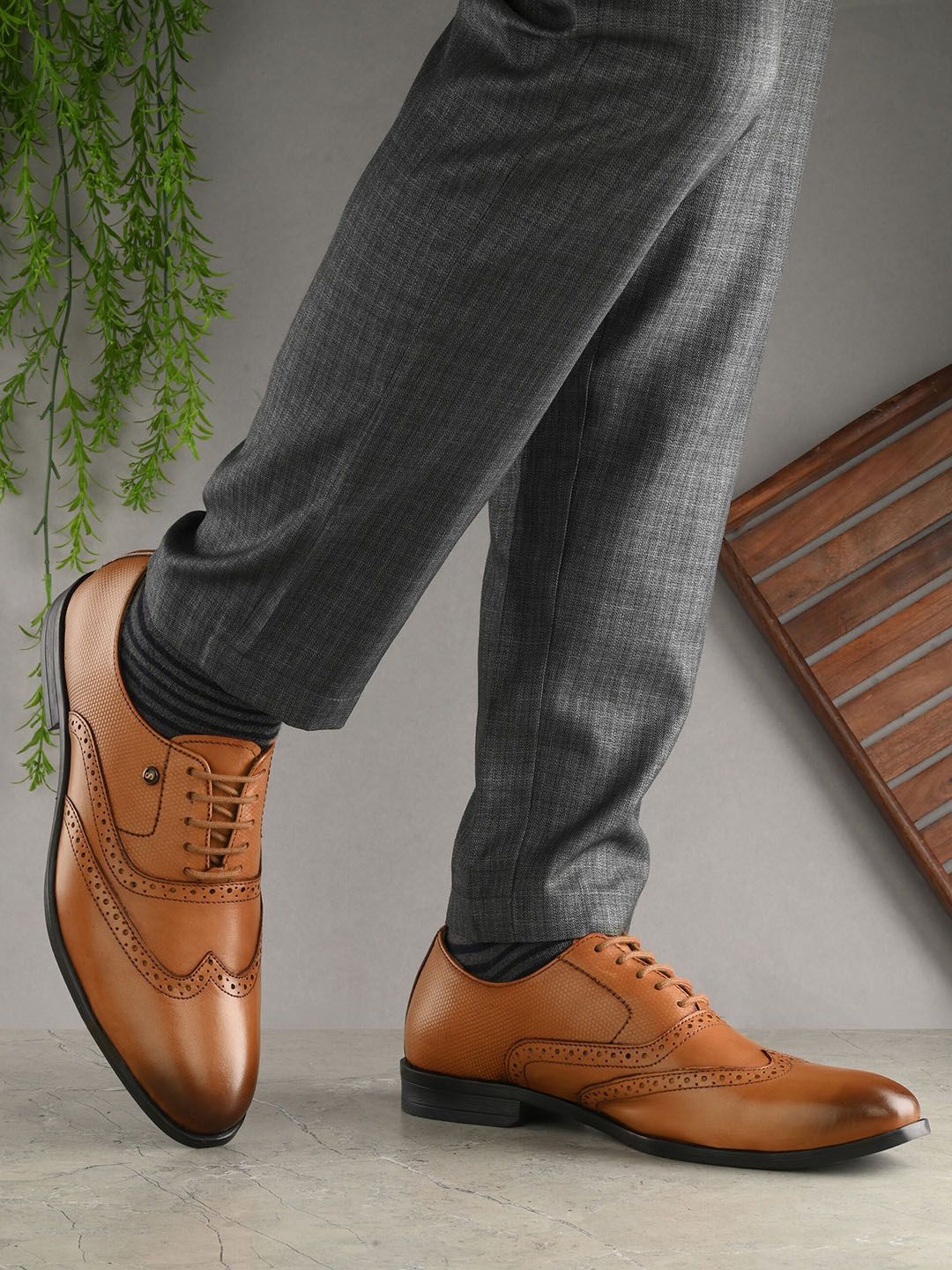 House of Pataudi Men Round Toe Leather Formal Oxfords