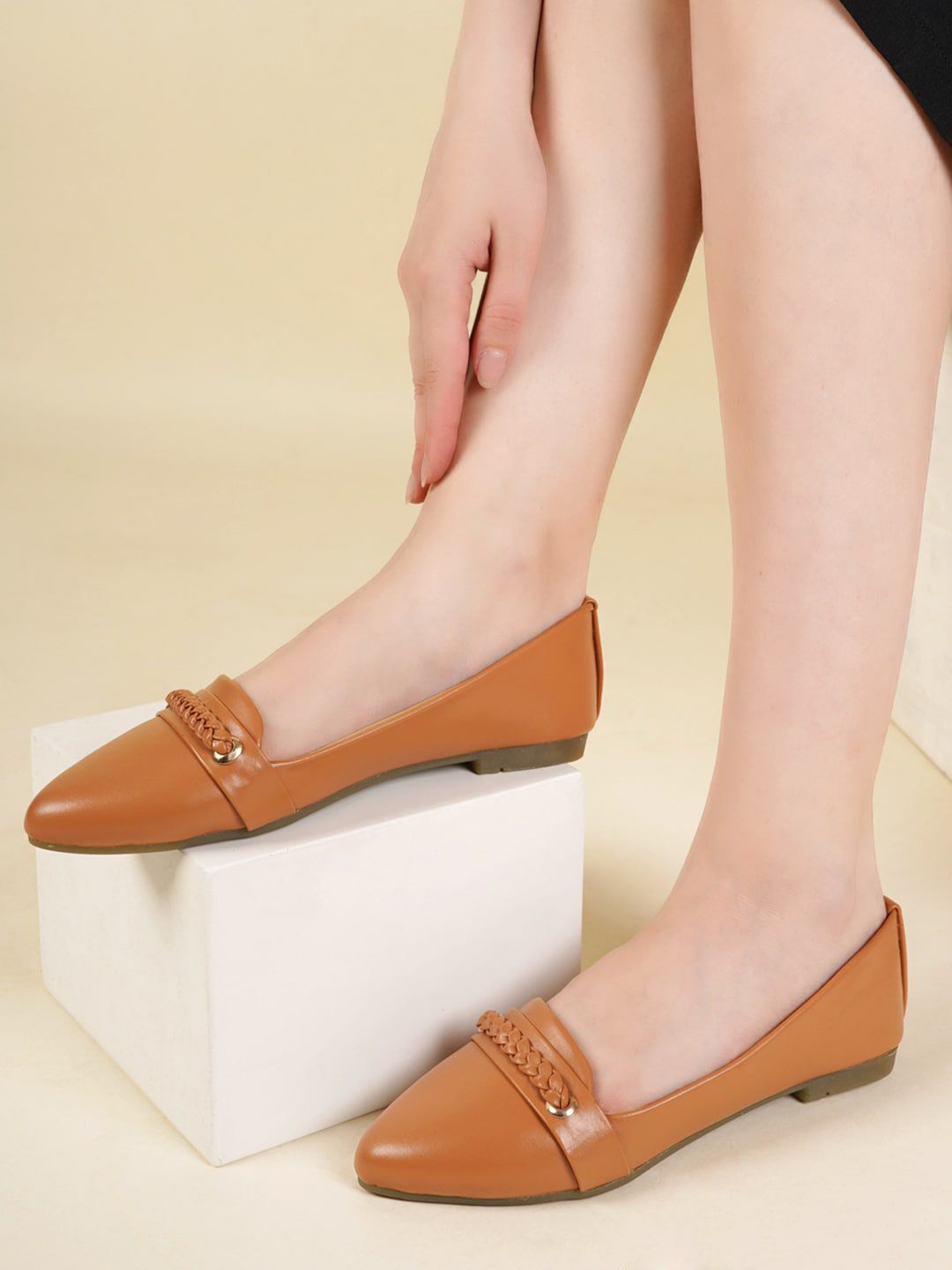 DressBerry Tan Brown Textured Pointed Toe Bows Ballerinas