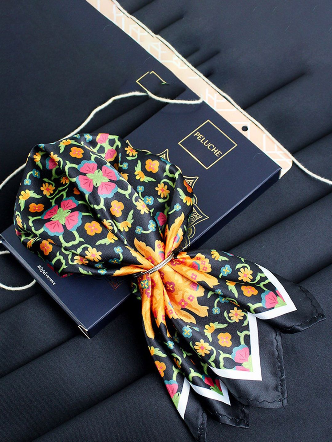 Peluche Men Divine Circles Pocket Square