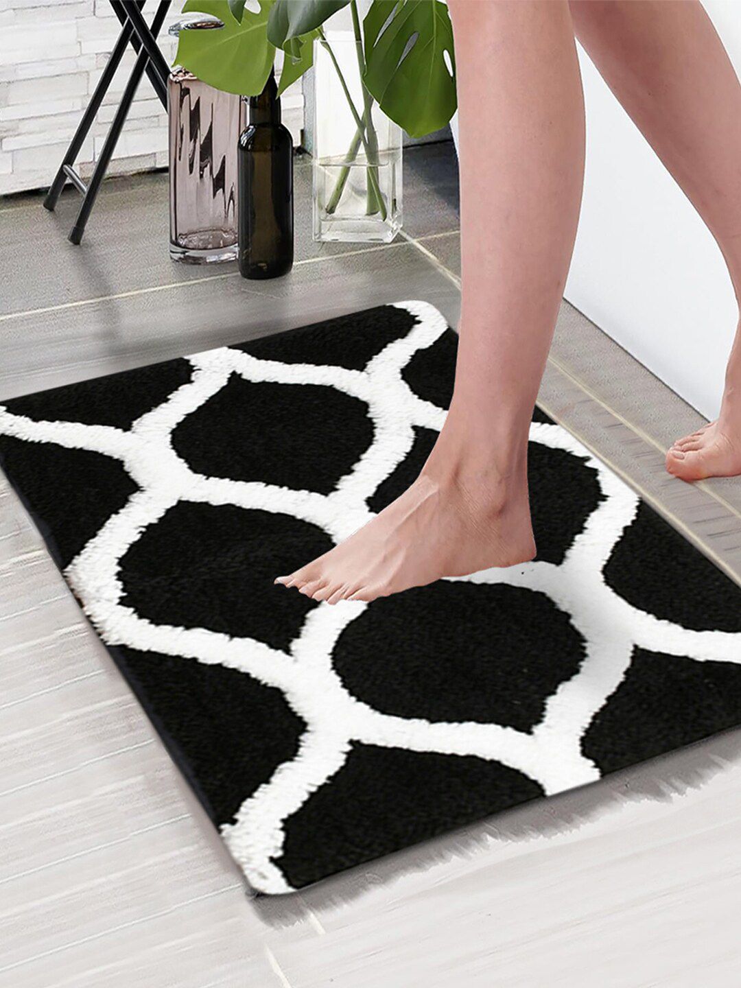 Aura Black & White Printed Rectangular 1850 GSM Anti Skid Bath Rug