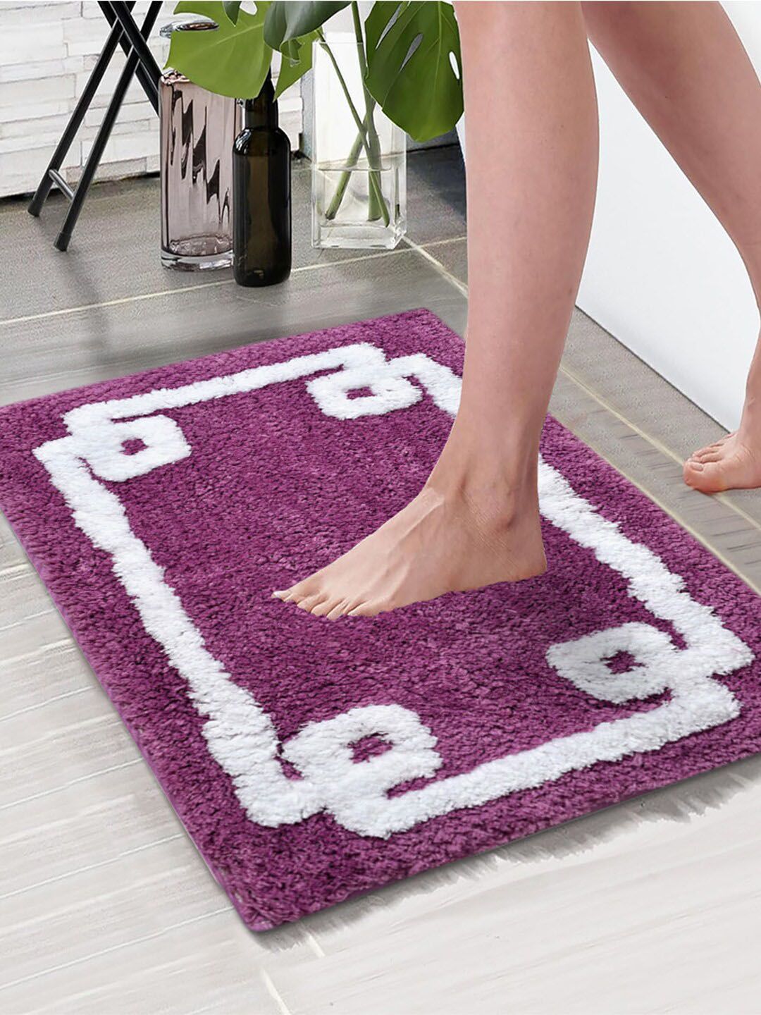 Aura Purple & White Printed Rectangular 1850 GSM Microfiber Bath Rug