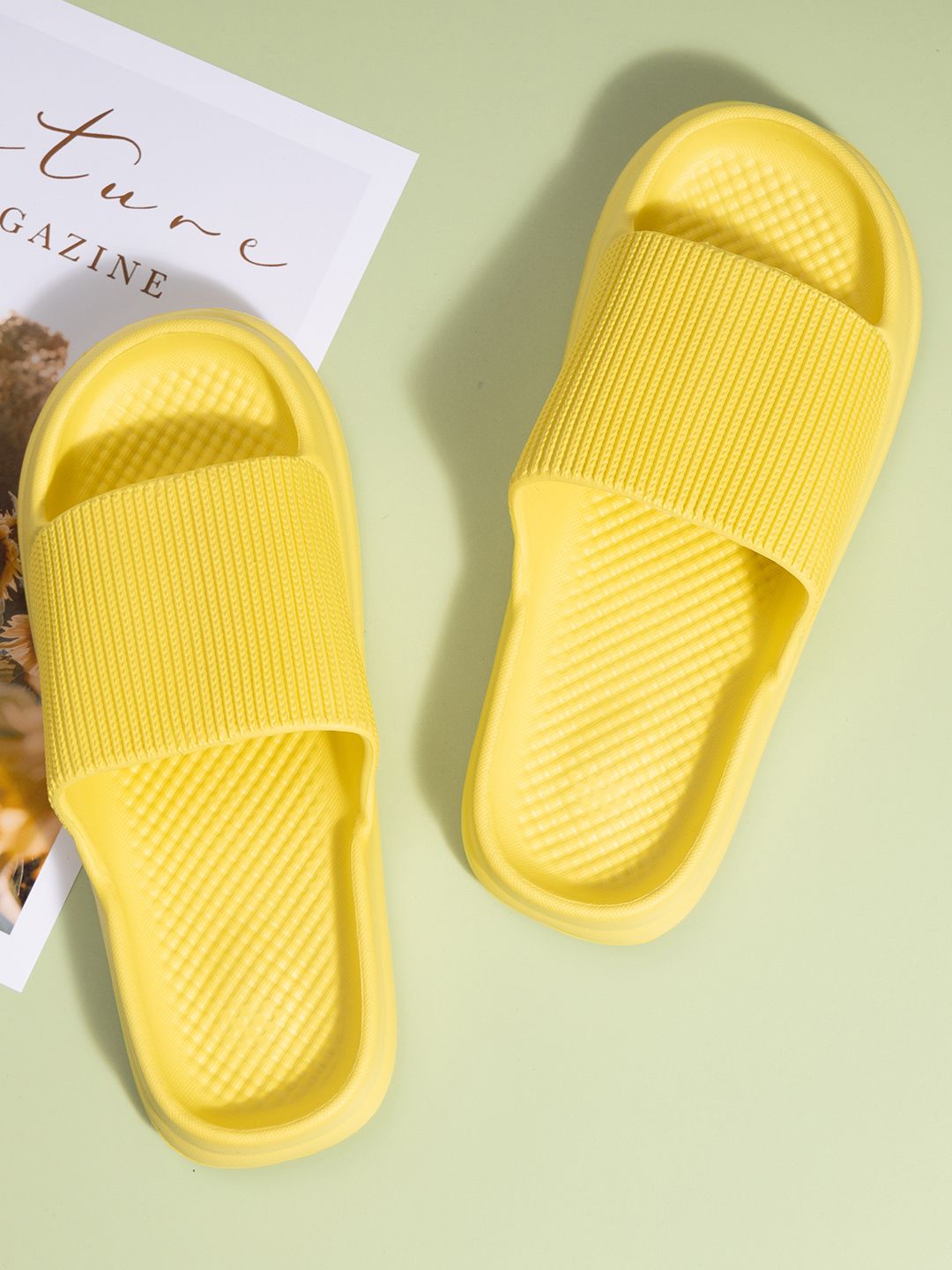 The Roadster Lifestyle Co. Women Yellow Textured Slider