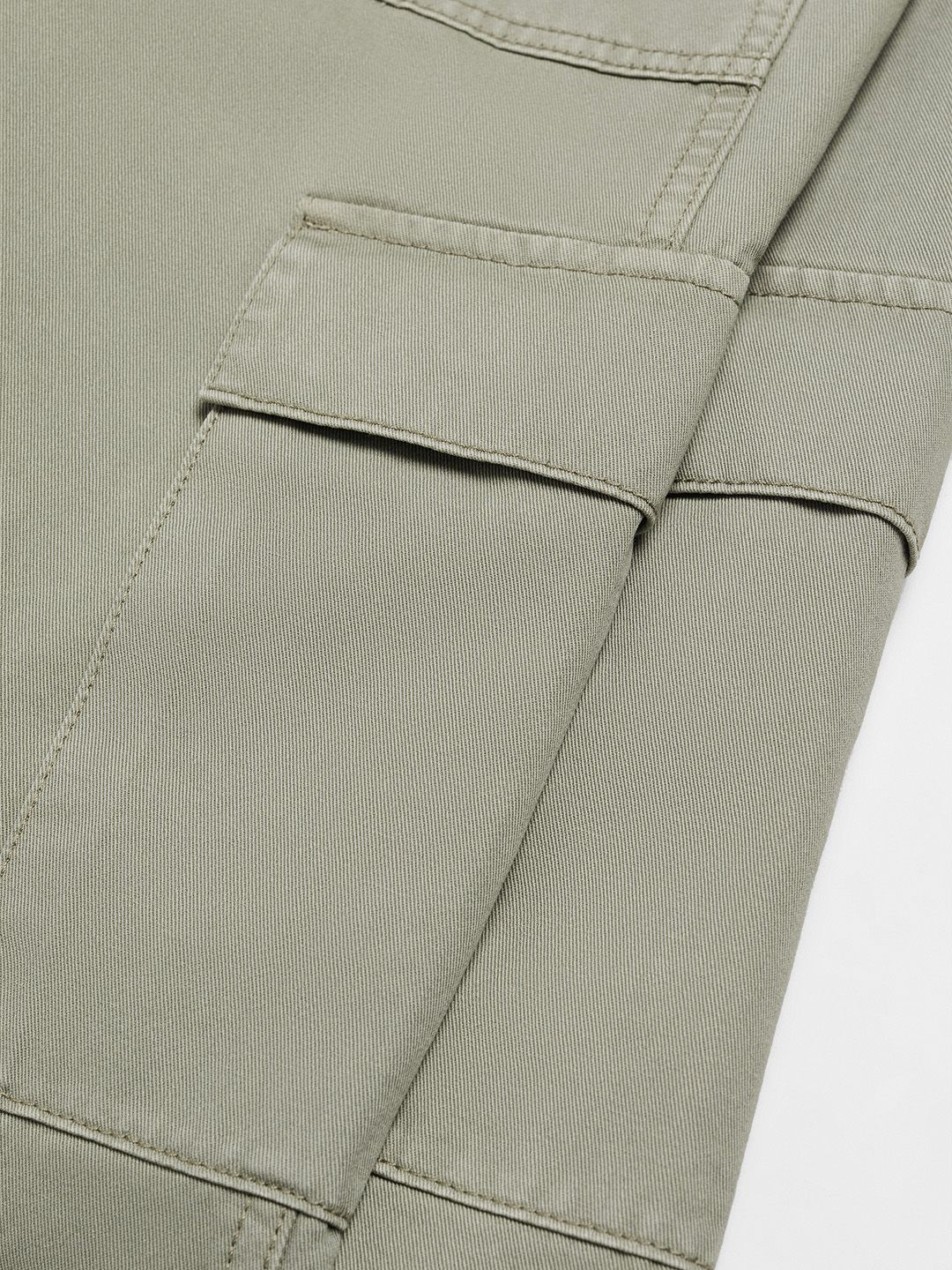 Cotton Loose Fit Cargo Style Jeans