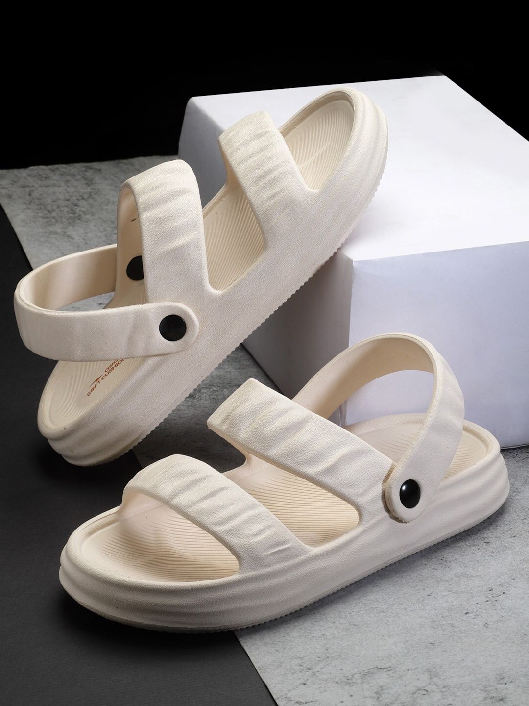 ASIAN Women Textured Clogs