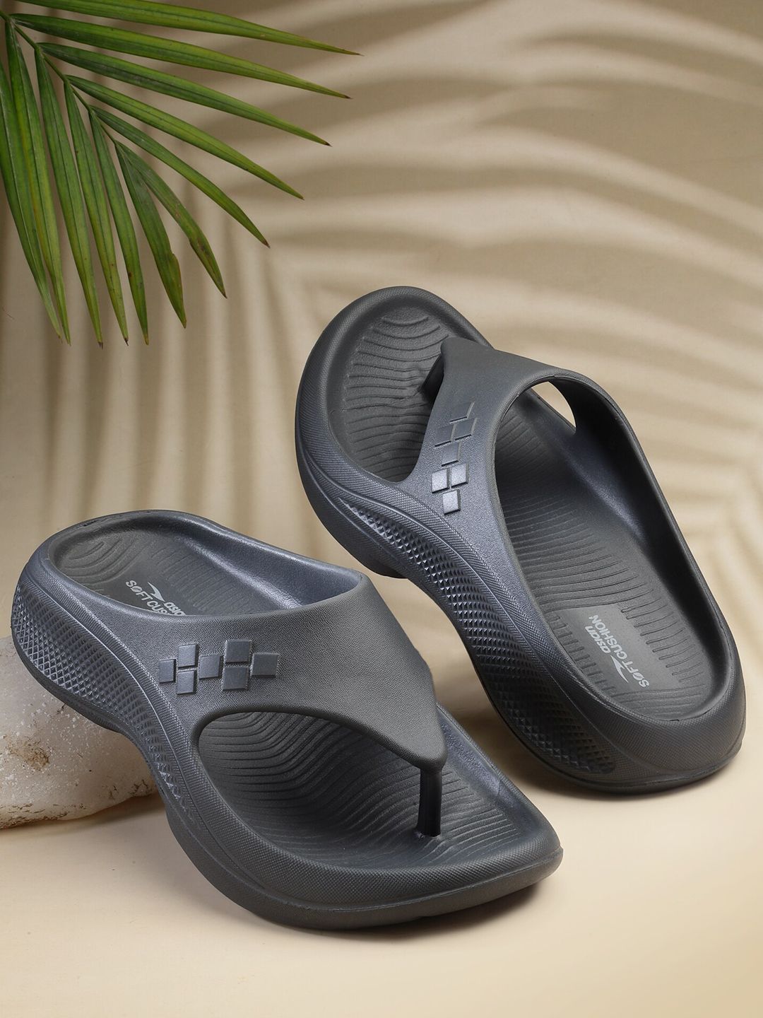 ASIAN Men Textured Clogs