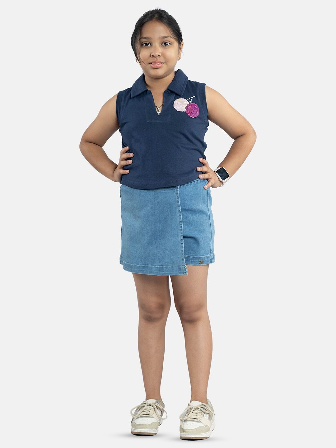 KiddoPanti Girls Sleeveless Sequined Crop T-shirt With Skorts