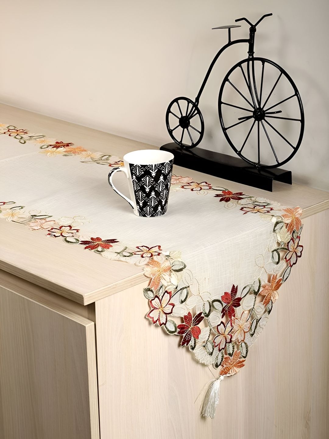 TANLOOMS Maroon & White Embroidered Table Runners