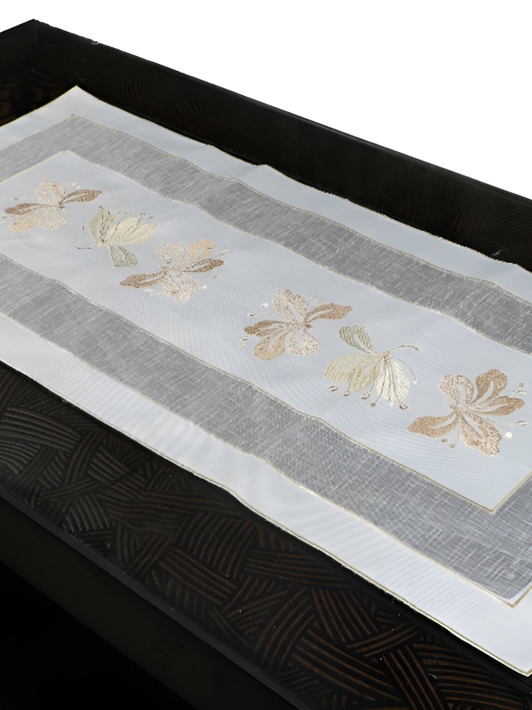 TANLOOMS White & Yellow Floral Embroidered Table Runner