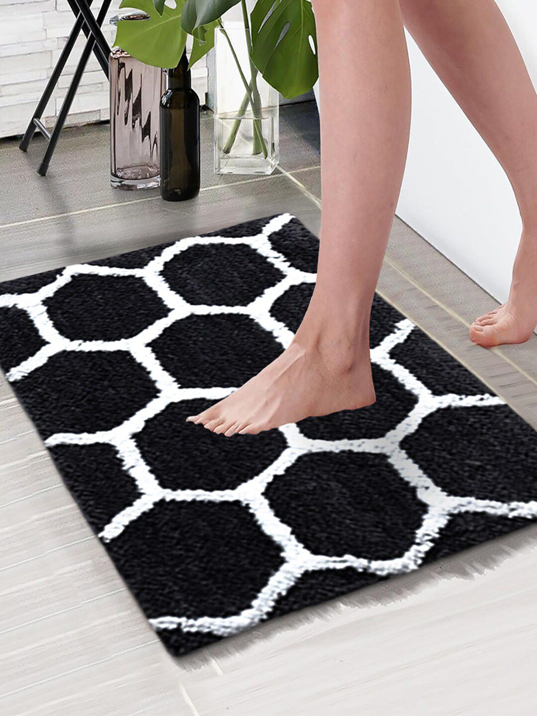 Aura Black & White Bath Printed Anti-Skid 1850 GSM Bath Rug