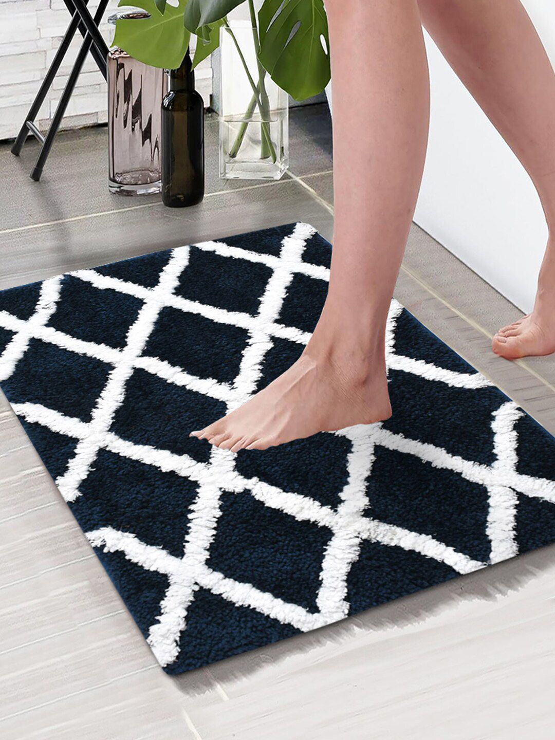 Aura Navy Blue & White Anti-Skid Microfiber 1850 GSM Bath Mat